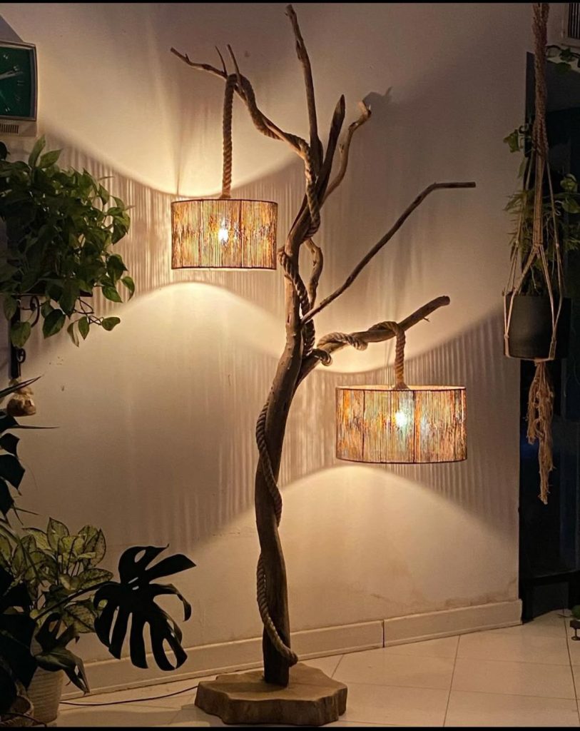 Đèn đứng gốc cây